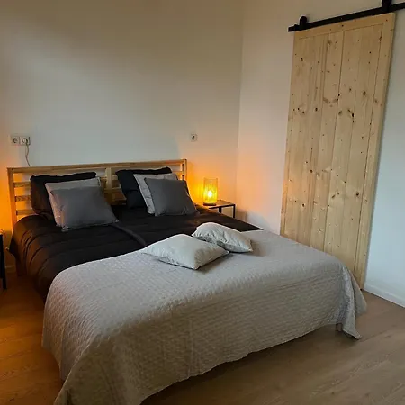 לינה וארוחת בוקר Sjaanderhof 4*